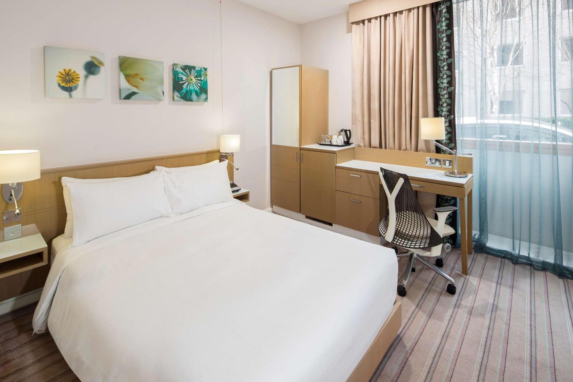 Hilton Garden Centre Hotell